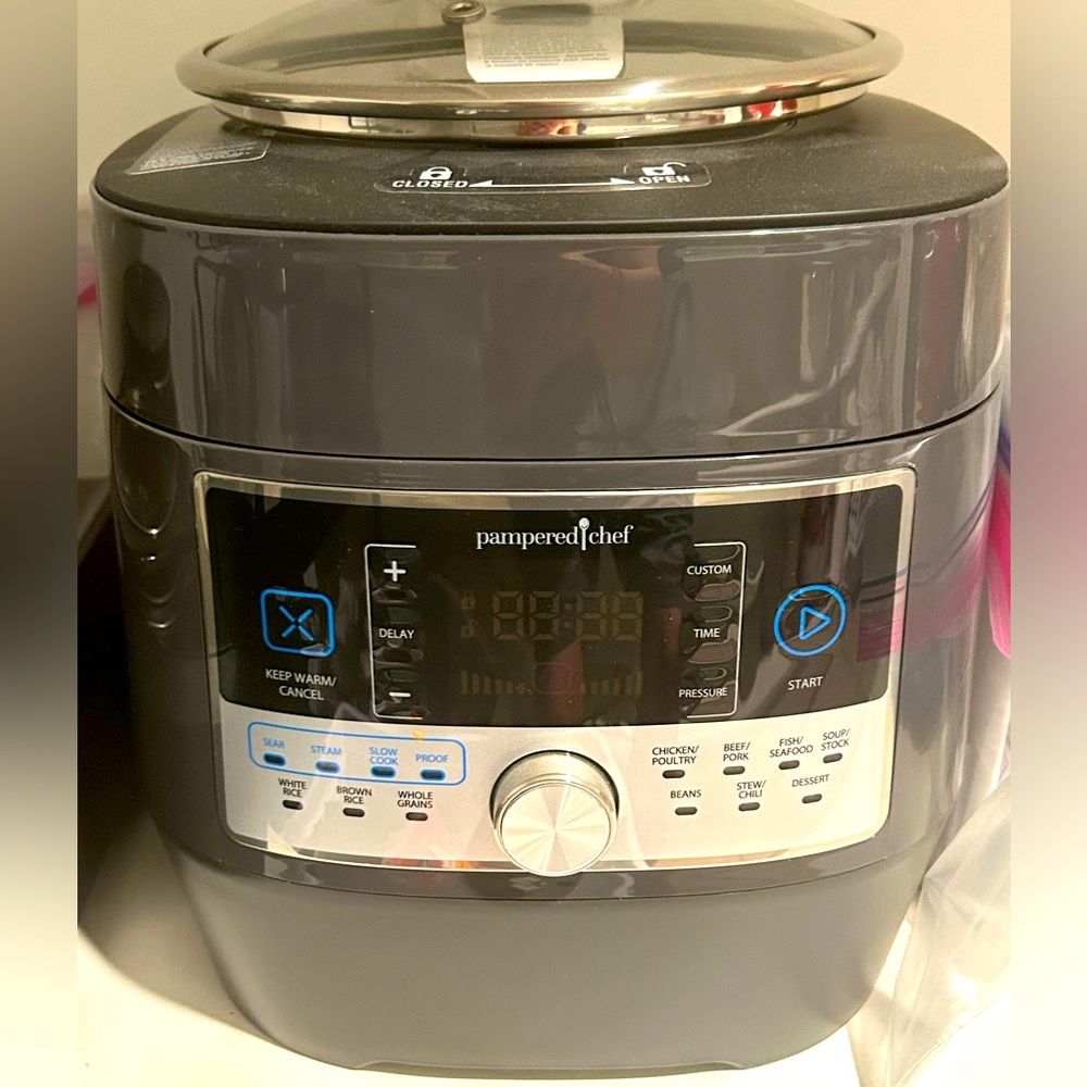 Deluxe Multi Cooker by pampered Chef